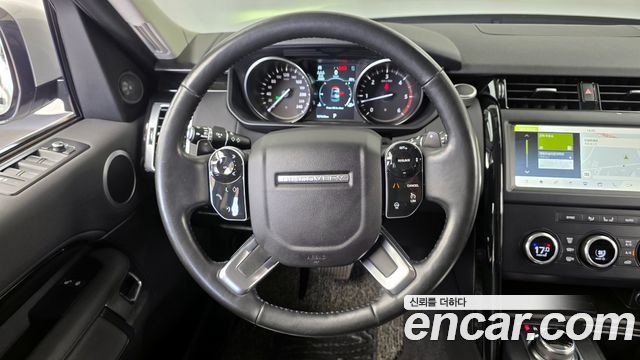 Land Rover Discovery 2019 — photo 19