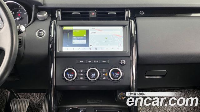 Land Rover Discovery 2019 — photo 20