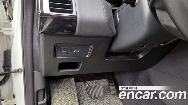 Land Rover Discovery 2019 — photo 22