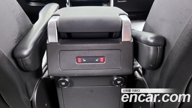 Land Rover Discovery 2019 — photo 24