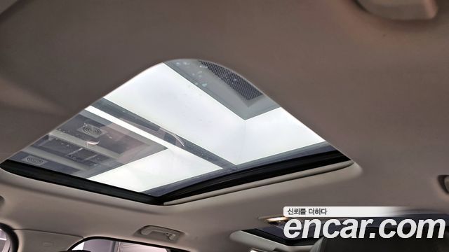 Land Rover Discovery 2019 — photo 25