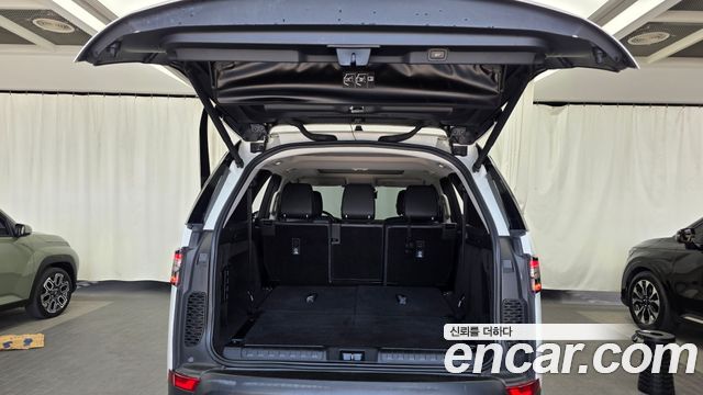 Land Rover Discovery 2019 — photo 26