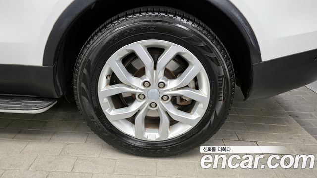 Land Rover Discovery 2019 — photo 7