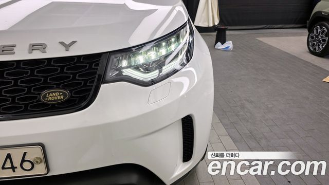 Land Rover Discovery 2019 — photo 8