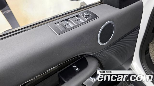 Land Rover Discovery 2019 — photo 28