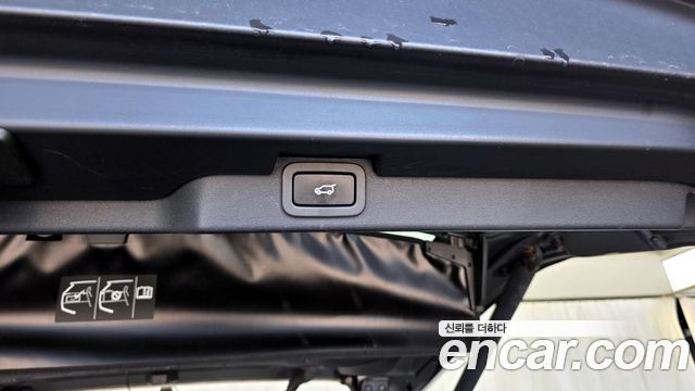 Land Rover Discovery 2019 — photo 31