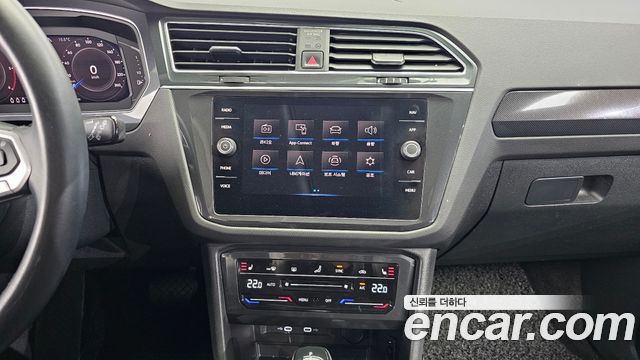 Volkswagen Tiguan 2022 — photo 20