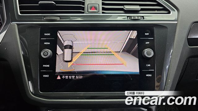 Volkswagen Tiguan 2022 — photo 21