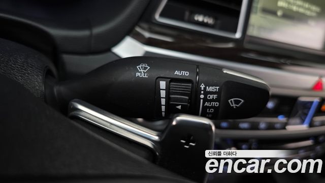 Genesis G80 2017 — photo 25