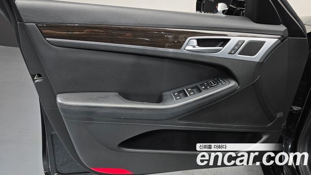 Genesis G80 2017 — photo 14