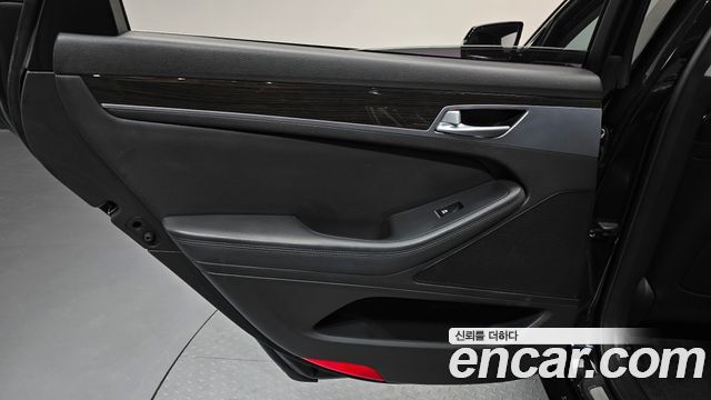 Genesis G80 2017 — photo 15