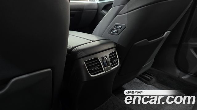 Genesis G80 2017 — photo 32