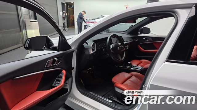 BMW 1-Series 2021 — photo 10