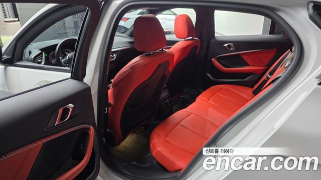 BMW 1-Series 2021 — photo 11
