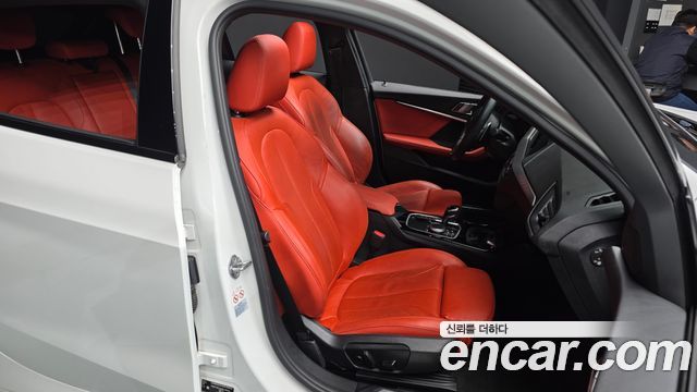 BMW 1-Series 2021 — photo 12