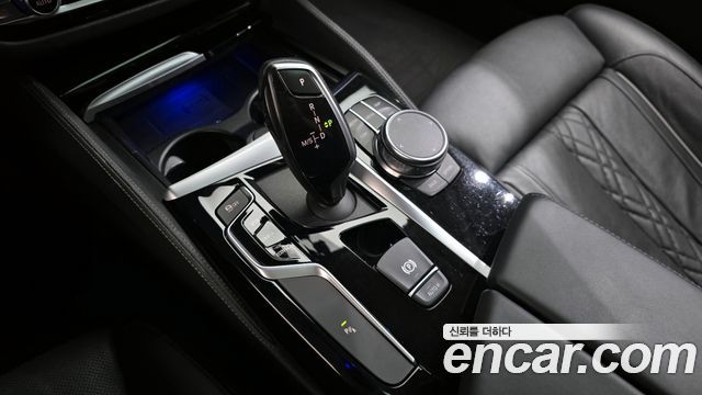 BMW 5-Series 2020 — photo 12