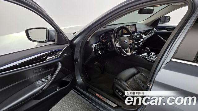 BMW 5-Series 2020 — photo 13