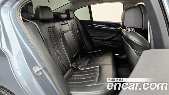 BMW 5-Series 2020 — photo 17