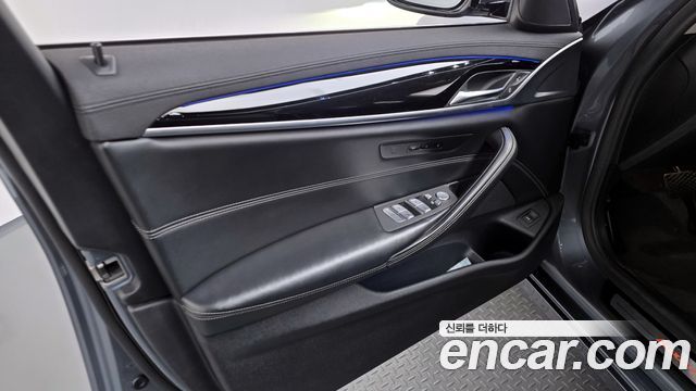 BMW 5-Series 2020 — photo 14