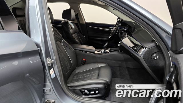 BMW 5-Series 2020 — photo 16
