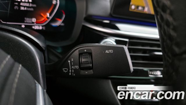 BMW 5-Series 2020 — photo 27