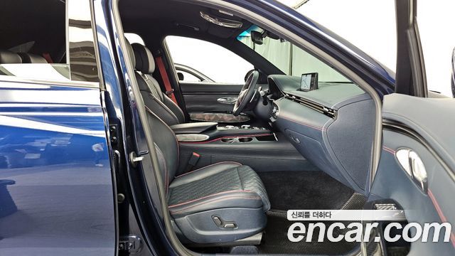 Genesis GV70 2021 — photo 17