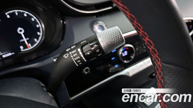 Genesis GV70 2021 — photo 27