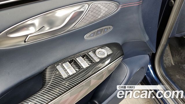 Genesis GV70 2021 — photo 28