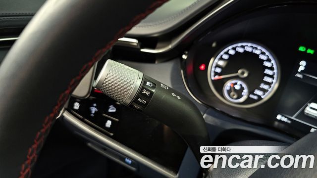 Genesis GV70 2021 — photo 29