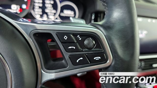 Porsche Cayenne 2020 — photo 27