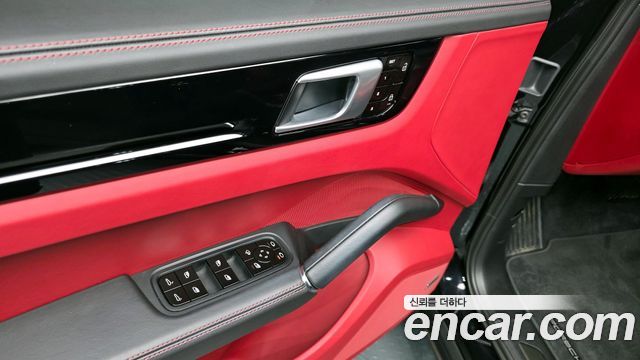 Porsche Cayenne 2020 — photo 30