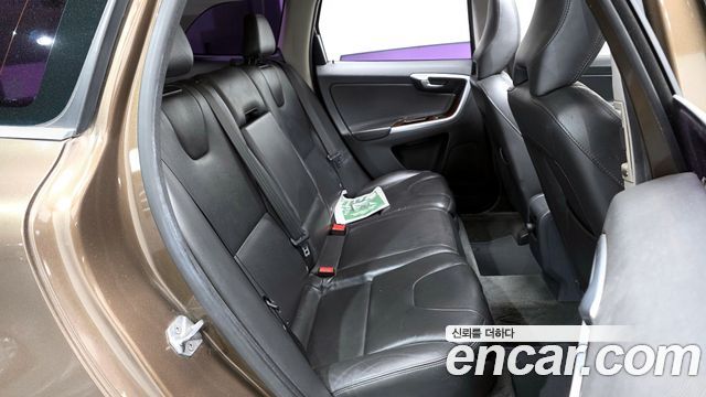 Volvo XC60 2015 — photo 11