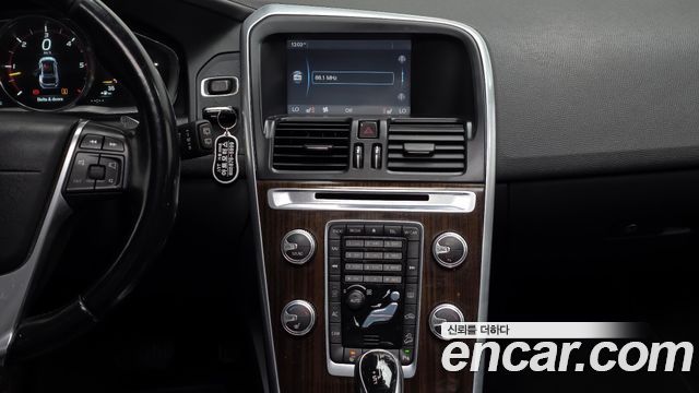 Volvo XC60 2015 — photo 13