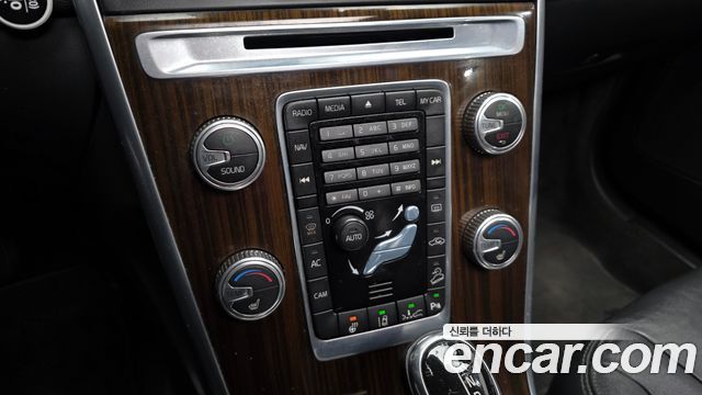 Volvo XC60 2015 — photo 18