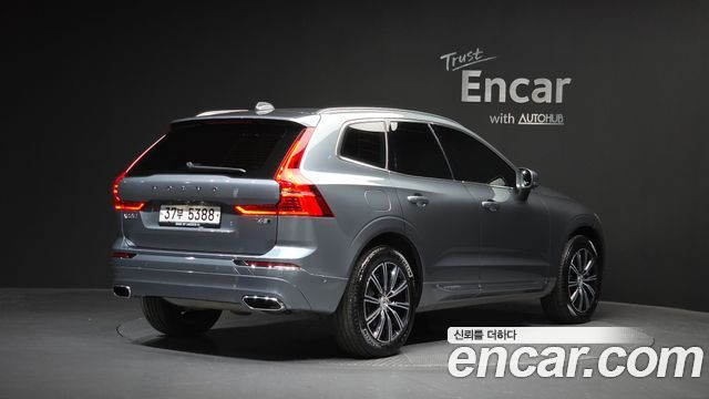 Volvo XC60 2018 — photo 2