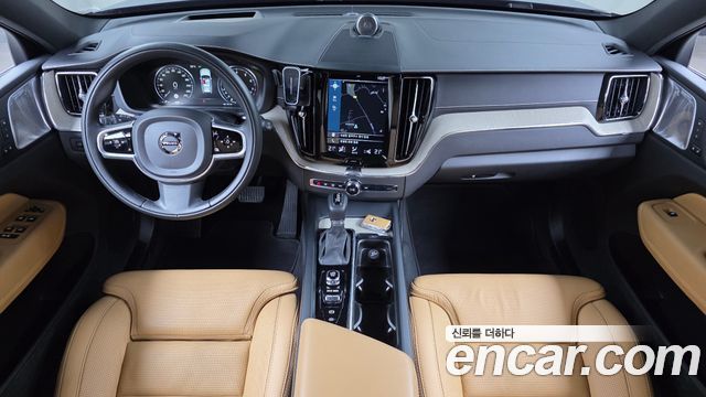 Volvo XC60 2018 — photo 10