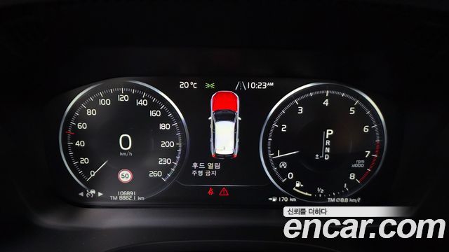 Volvo XC60 2018 — photo 11