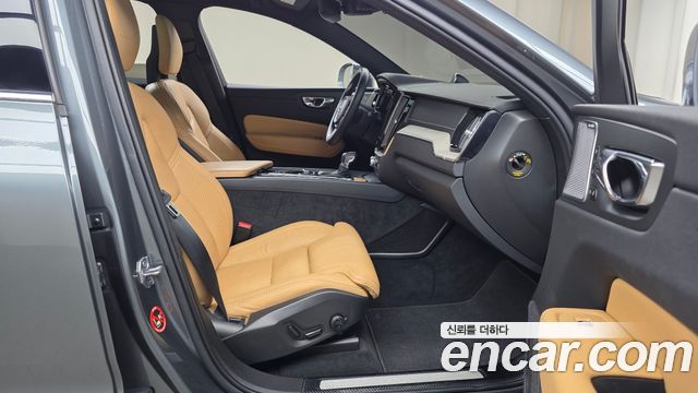 Volvo XC60 2018 — photo 17