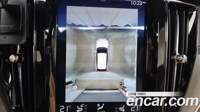 Volvo XC60 2018 — photo 20