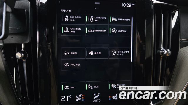 Volvo XC60 2018 — photo 21