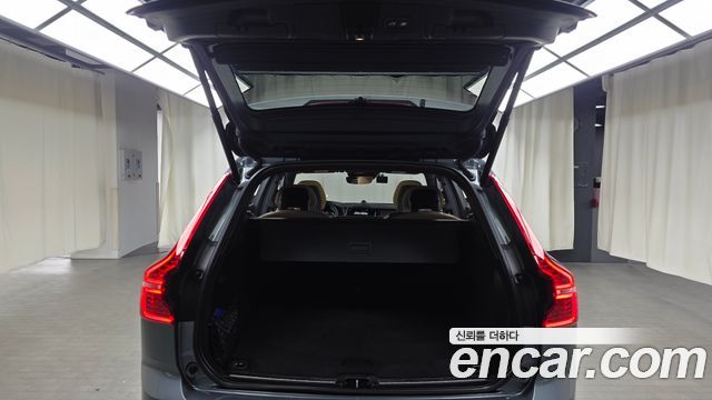 Volvo XC60 2018 — photo 26