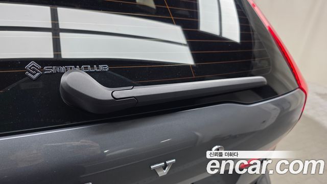 Volvo XC60 2018 — photo 28
