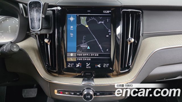 Volvo XC60 2018 — photo 32