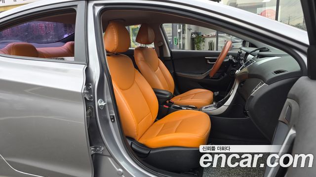 Hyundai AVANTE 2012 — photo 17