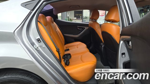 Hyundai AVANTE 2012 — photo 18