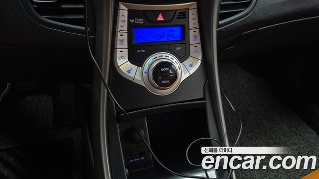 Hyundai AVANTE 2012 — photo 21