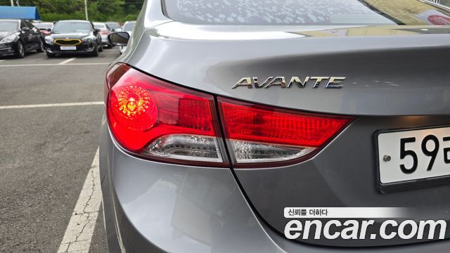 Hyundai AVANTE 2012 — photo 9