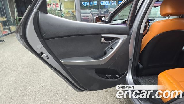 Hyundai AVANTE 2012 — photo 15