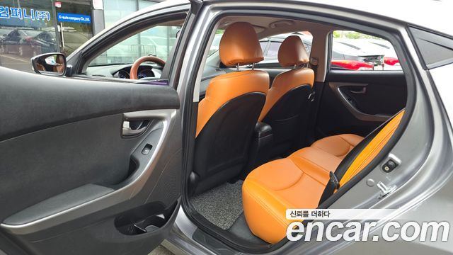 Hyundai AVANTE 2012 — photo 16
