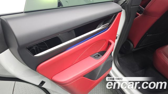 Porsche Macan 2025 — photo 17
